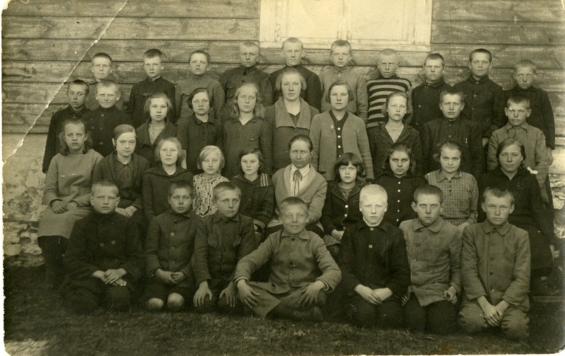 Rootsiküla algkooli 4. klassi õpilased