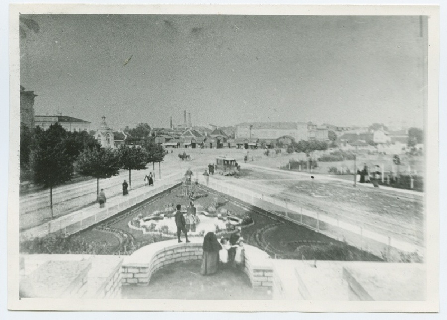 Tallinn, view of the Russian market.