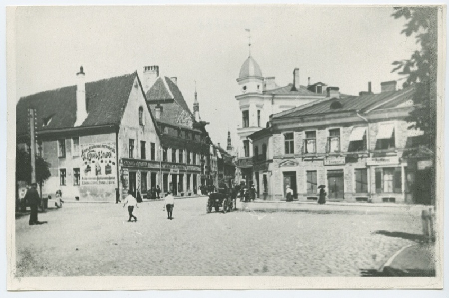 Tallinn, view on the Grand-Karja Street.