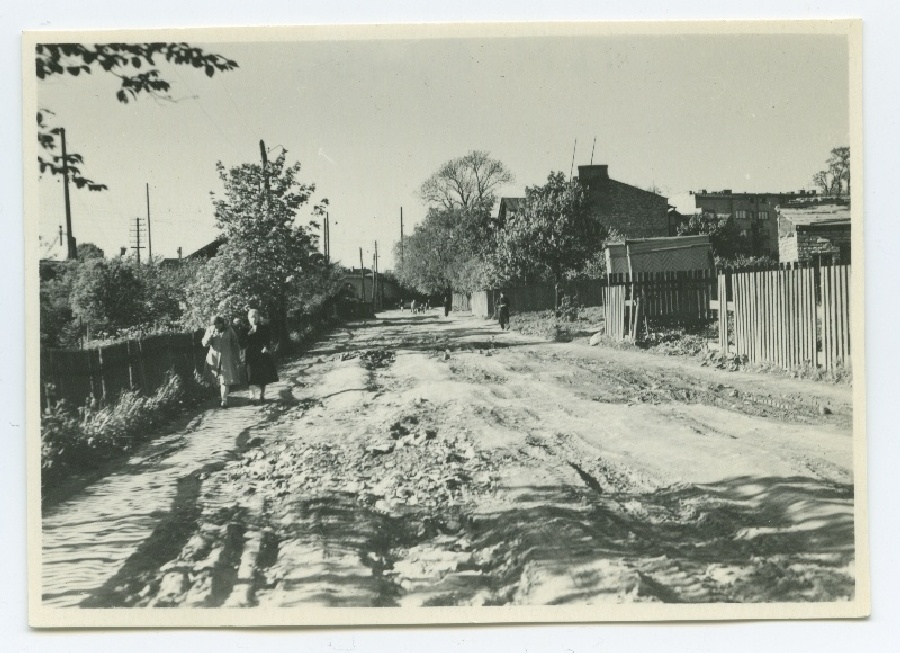 Tallinn, Raudtee Street from the corner of Park Street to the Paldiski highway.