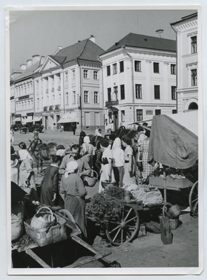 Tartu, the market at the river end of the Raekoja square.  duplicate photo