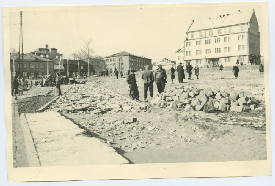 Tallinn, construction of the tramline on Tõnismäe.