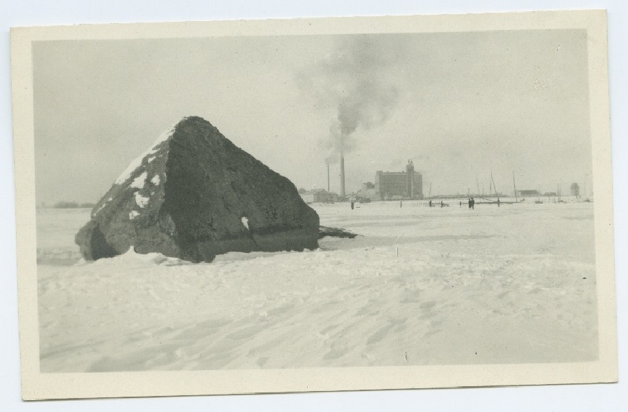 Tallinn, Linda stone in winter.
