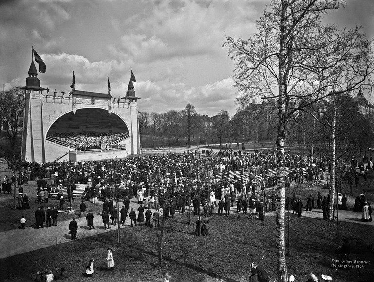 Laulujuhlat Kaisaniemen urheilukentällä 6.- 9.6.1907
