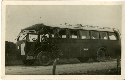 Kuressaare autobaasi Ühendus autobuss Reo pärast kokkupõrget autobussiga Volvo  duplicate photo