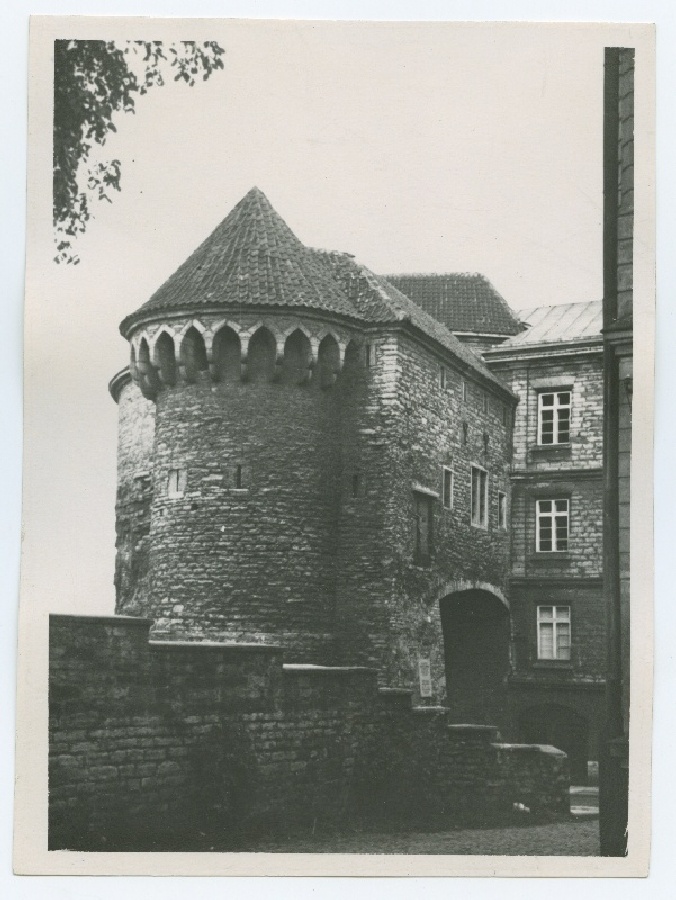 Tallinn, Pikk Street, view to the south side of the Great Beach Gate and the gates tower.