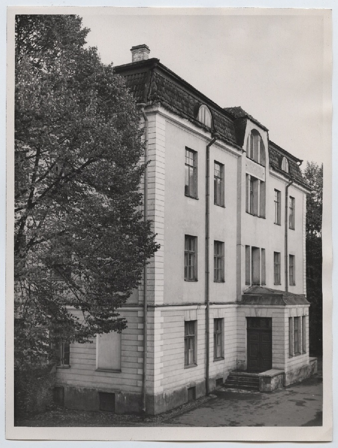 Tallinn, Grand-Cloostri Street, Gustav Adolf Gymnasium.
