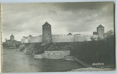 Narva, Hermani kindlus, tagaplaanil Jaanilinn.  duplicate photo