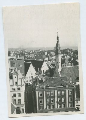 Tallinn, vaade Mündi tänavale ja Pühavaimu kirikule Raekoja tornist.  duplicate photo