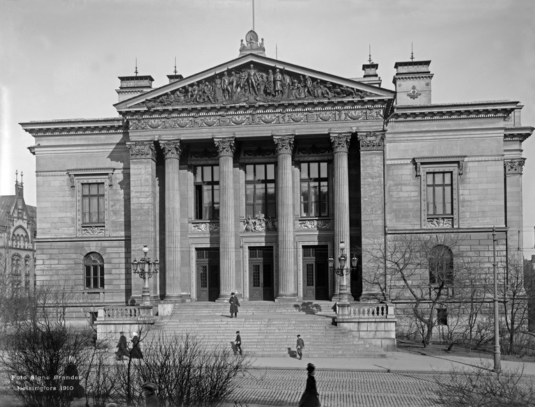 Säätytalo, Nikolainkatu (= Snellmaninkatu) 9 - 11.