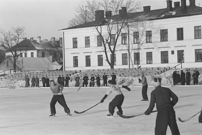 Jääpallimäng  similar photo