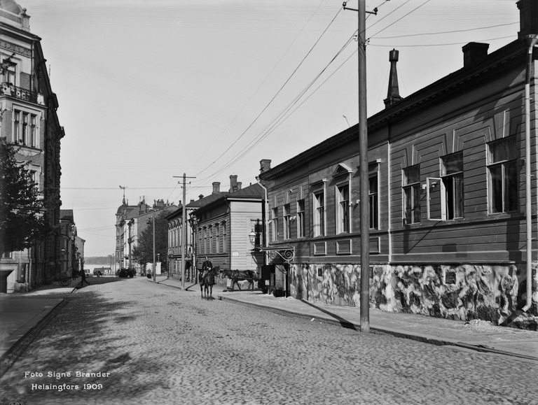 Kirkkokatu 12, 10