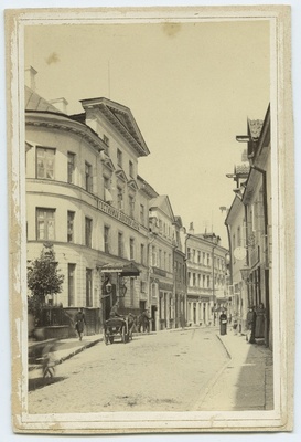 Harju tänav, vasakul hotell "Kuld Lõvi"  similar photo
