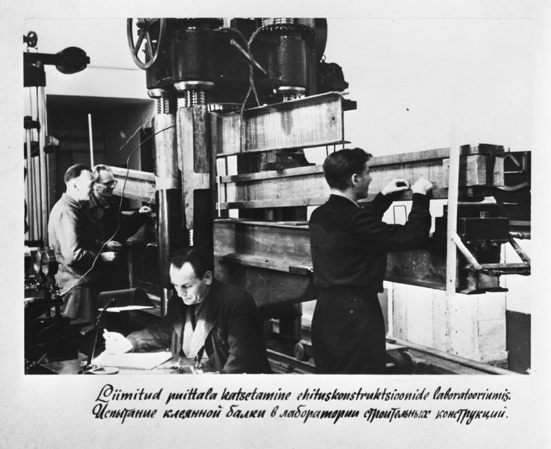 TPI ehituskonstruktsioonide laboris, vasakult A. Luige, V. Kikas, L. Allik, H. Remma, 1956.a.