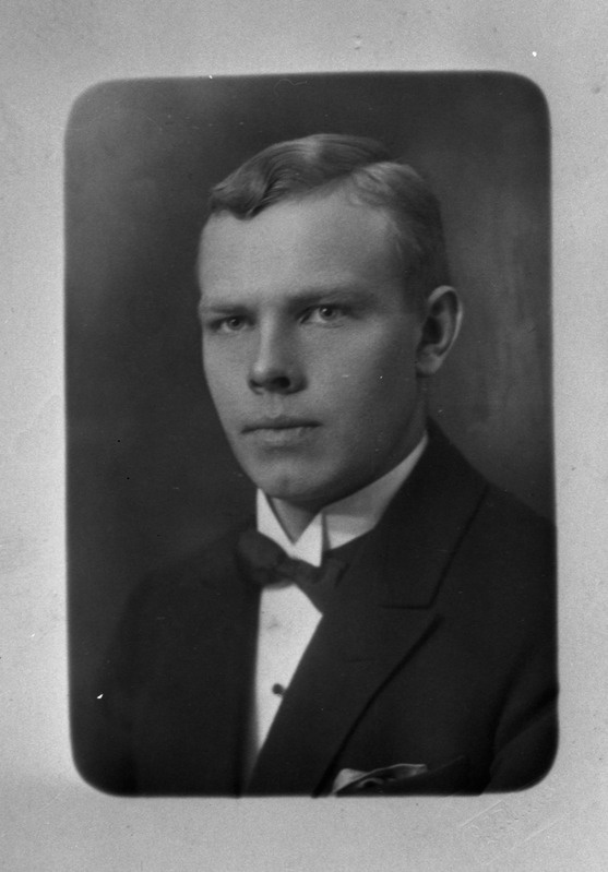 Tallinna Tehnikumi mehaanikaosakonna elektrotehnikaharu esimese lennu lõpetaja August Lossmann, 1923.a.