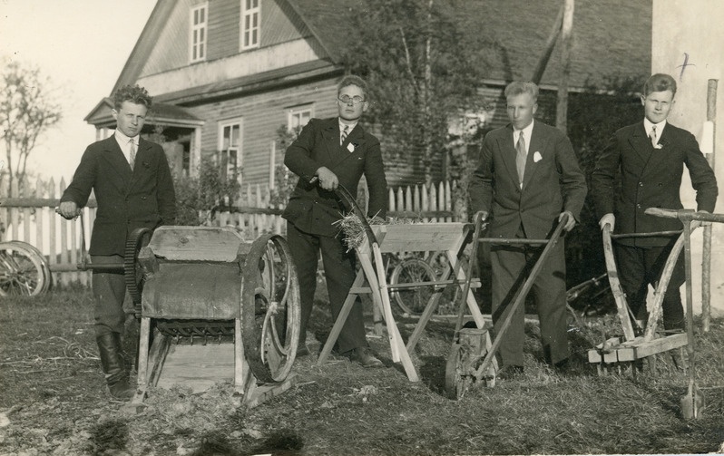 Põllumajandusnäitus Iisaku vallamaja juures 1937-1938.a