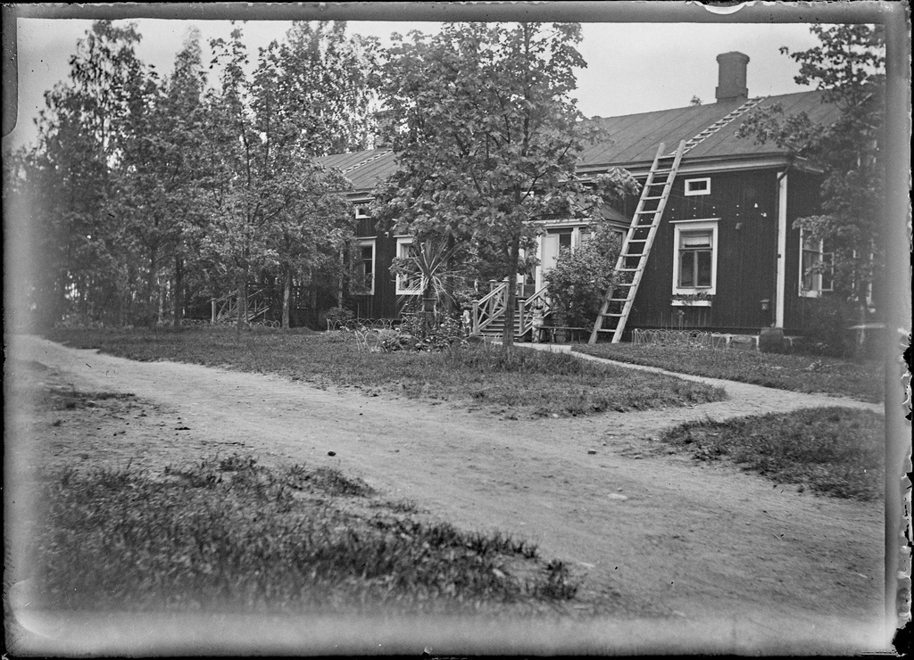Ratainsinöörin talo 1910-luvulla. Ratainsinöörin talossa toimii nykyään Riihimäen kaupunginmuseo. Kuva: Riihimäen kaupunginmuseo
