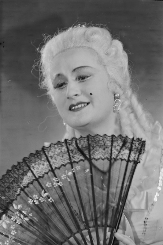 Padaemand, Teater Estonia, 1957, osades: Liisa – Aino Külvand