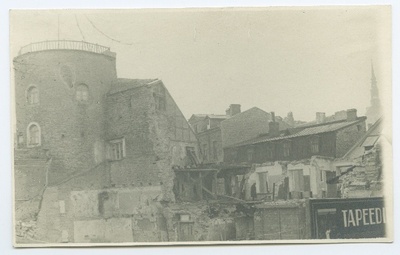 Tallinn, Valli tänav maja nr. 4 ehitamine, vasakul Hinke torn.  duplicate photo