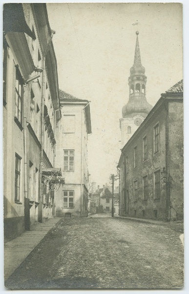 Tallinn, Toomkooli tänav, vaade Lossi platsilt.