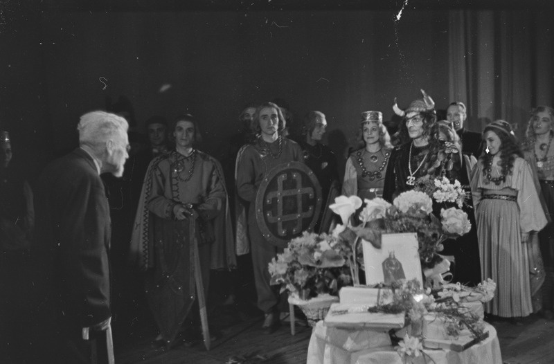 Kalevipoeg, Teater Estonia, 1953, pildil: Sorts – Boris Blinov, Boris Blinovi juubel