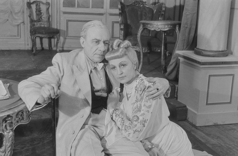 Sügavad juuresd, Teater Estonia, 1948, osades: Elsworth Langton – Hugo Laur, Alice – Aino Talvi