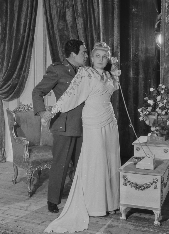 Sügavad juuresd, Teater Estonia, 1948, osades: Brett – Kaarel Karm, Alice – Aino Talvi