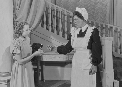 Sügavad juuresd, Teater Estonia, 1948, osades: Genevre – Erika Torger, Bella Charles – Katrin Välbe  similar photo