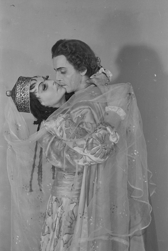 Vürst Igor, Teater Estonia, 1949, osades: Kontšakovna – Enna Maripuu, Vladimir Igorevitš – Enno Eesmaa