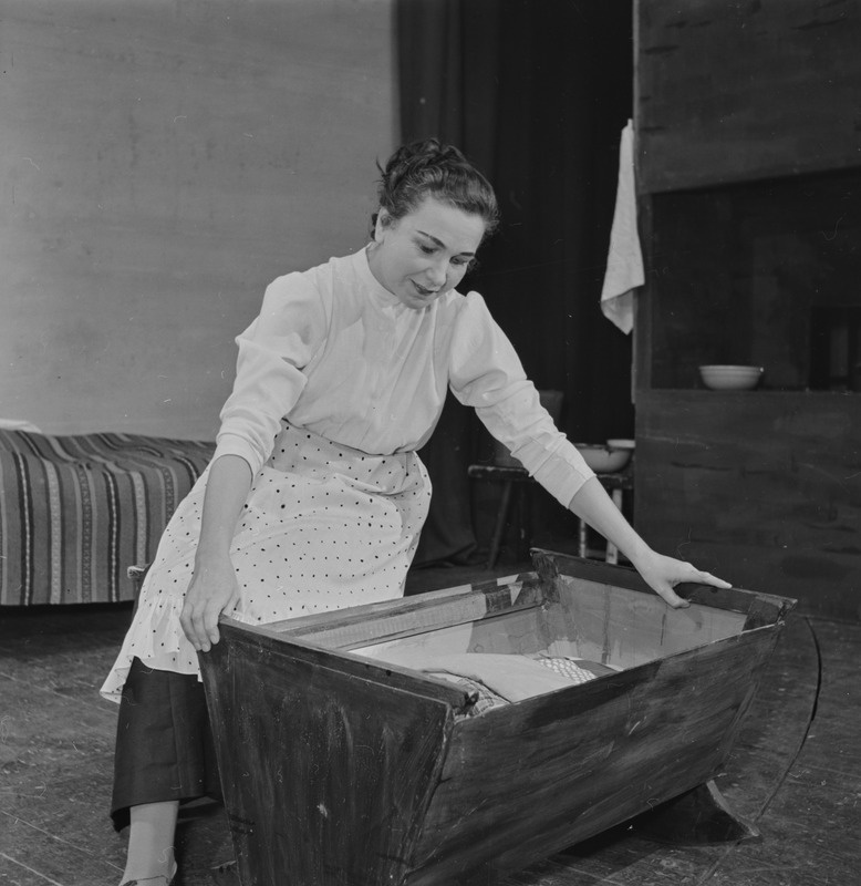 Tuleristsed, Teater Estonia, 1957, osades: Linda – Meta Kodanipork