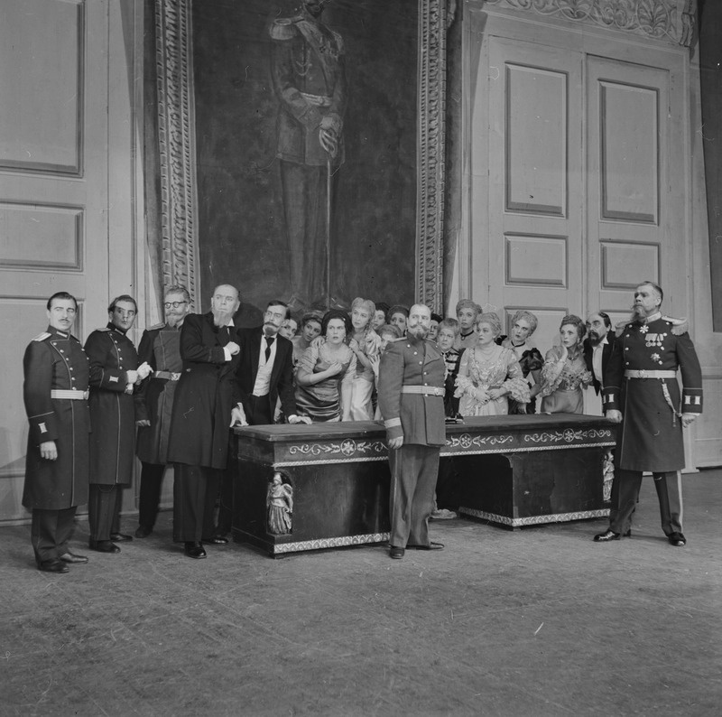 Tuleristsed, Teater Estonia, 1957, osades: Kuberner – Vootele Veikat