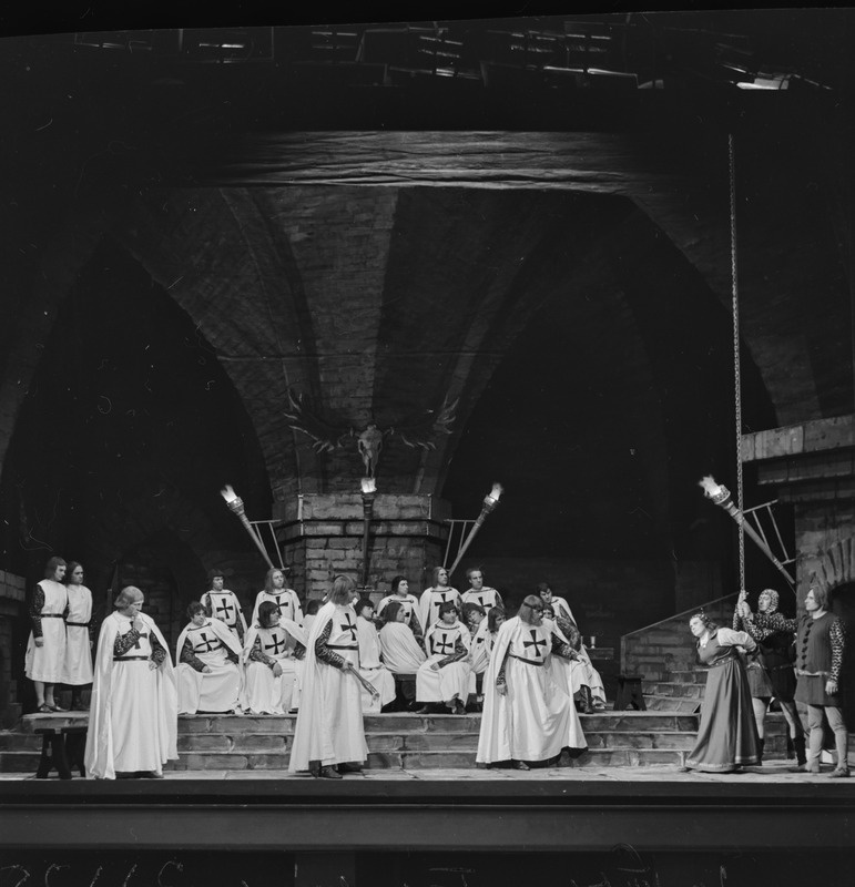 Tasuleegid, Teater Estonia, 1956, osades: Saima – Elsa Maasik