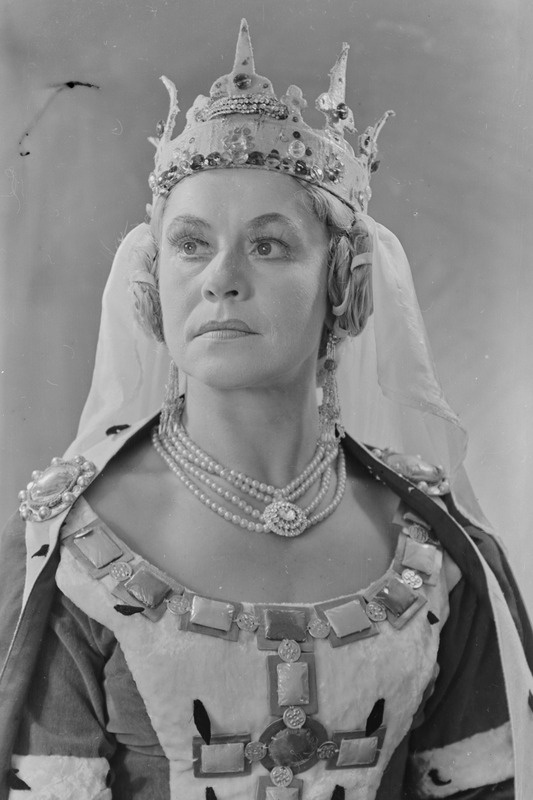 Raimonda, Teater Estonia, 1957, osades: Krahvinna Sybille de Doris – Elga Rips