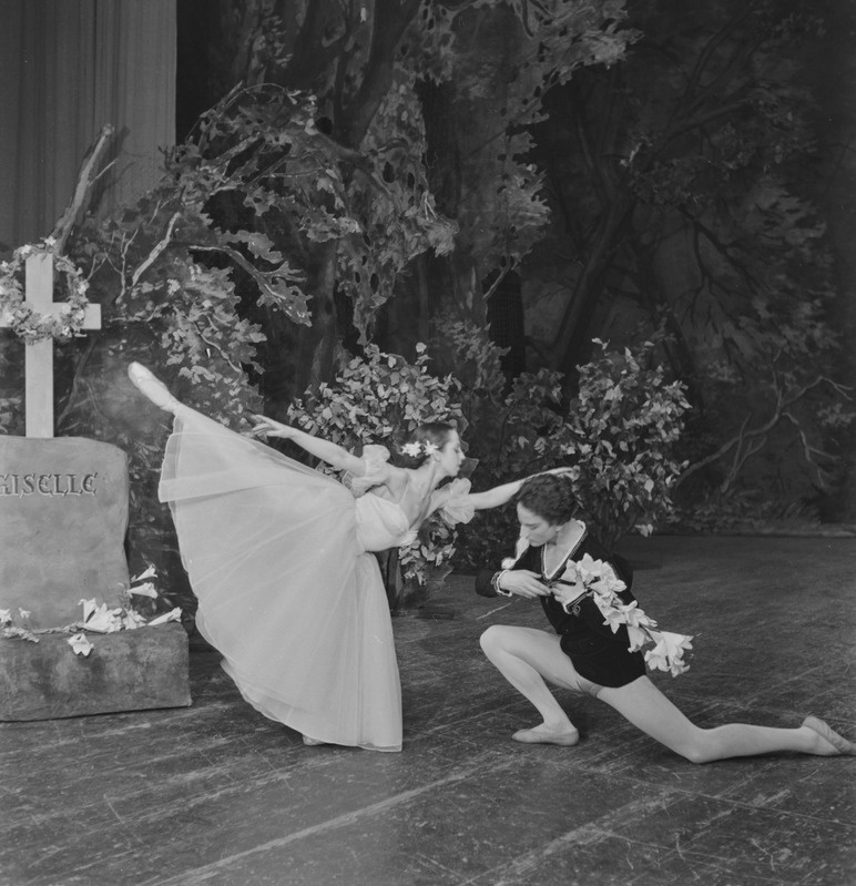 Giselle, Teater Estonia, 1959, osades: Giselle – Aime Leis, Prints Albert – Unu Puusaag