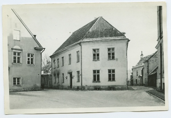 Tallinn, Rahukohtu ja Toom-rüütli tänava nurk.