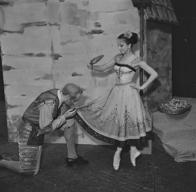 Don Quijote, Teater Estonia, 1958, osades: Don Quijote – Valter Luts, Quiteria – Aime Leis  similar photo
