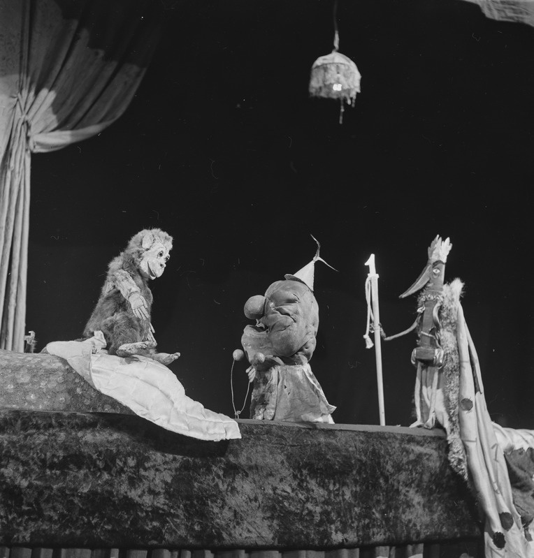 Printsess tindiplekk, Nukuteater, 1952, osades: Pärdik – Galina Süvalepp, Rasvane Tindiplekk - Bruno Mitt, Kuningas Üks – Evald Aavik