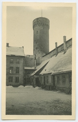 Tallinn, Lossi õu enne ümberehitamist, taga Pikk Herman.  similar photo