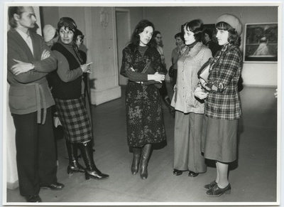 Rahvaülikooli kuulajad kohtumas noorte maalikunstnikega 14. aprillil 1977.  duplicate photo