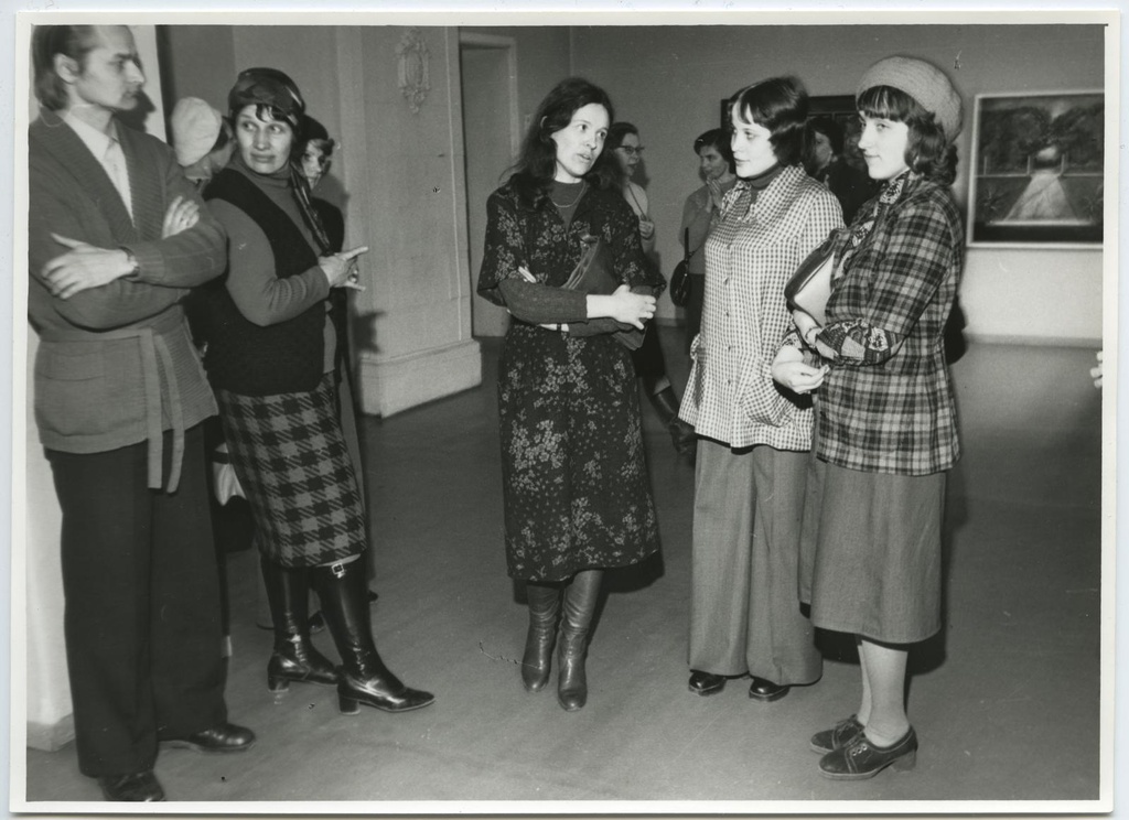 Rahvaülikooli kuulajad kohtumas noorte maalikunstnikega 14. aprillil 1977.