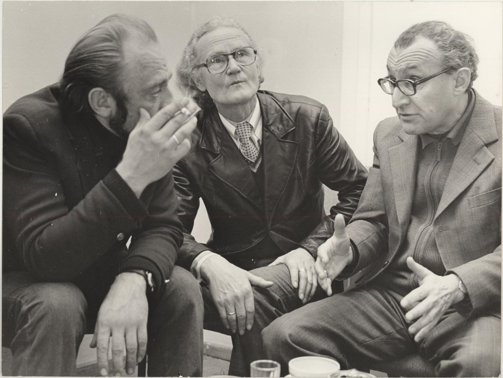 M. Mikofi näituse avamisel TKM-is 14.12.1979.a. Paremalt L. Gens, E. Taniloo, ... .