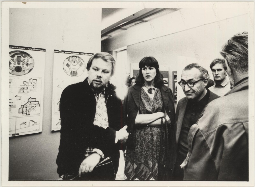 Näituse "Tartu 1981 - individuaalelamu kui arhitektuuriväärtus" avamine TKM-is 21.08.1981.a.
