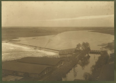 Pais on ehitatud 1922.a. Veekukkumine 10. Paremal pool on näha kanal veeturbiinide juurde.  duplicate photo