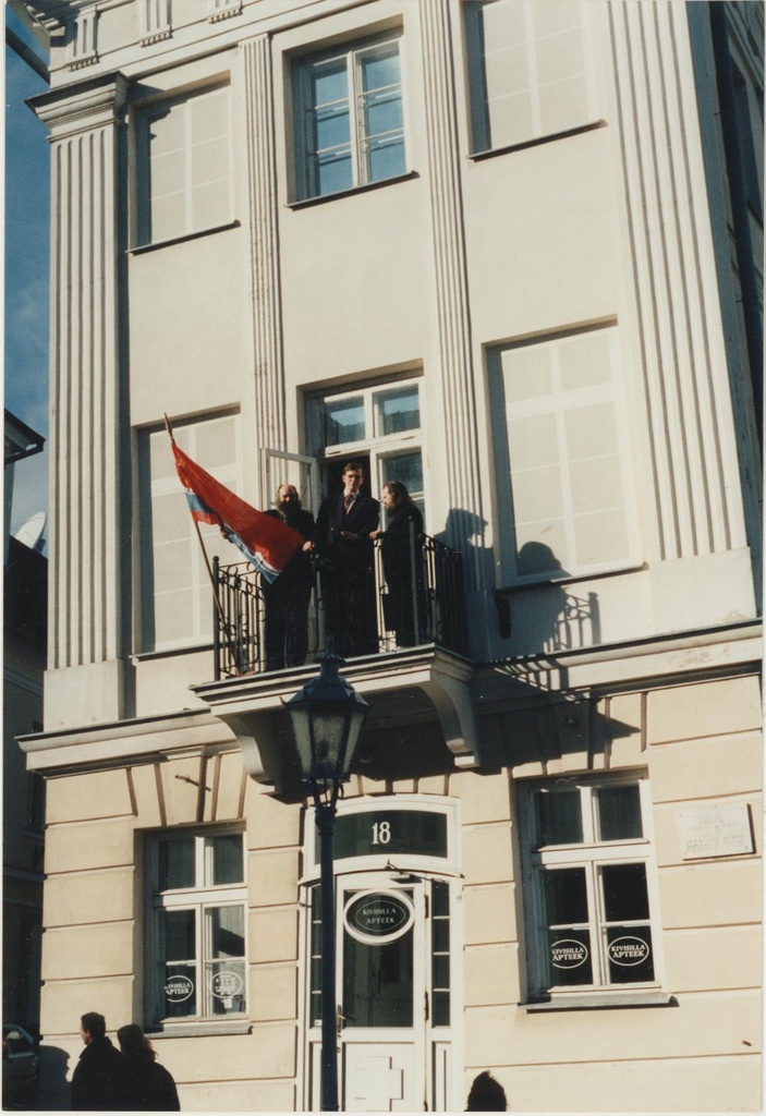 Näituse "Rujaline roostevaba maailm 70-ndate eesti kunstis" avamine Kivisilla Pildigaleriis 28.02.1997.