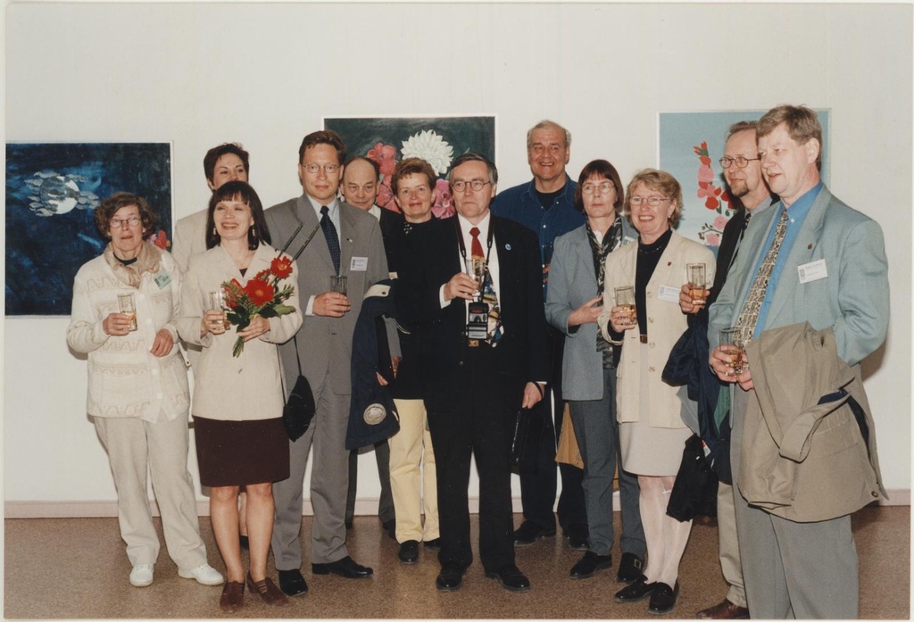 Maija Isola näituse avamine 14.05.1999. Grupp Soome külalisi