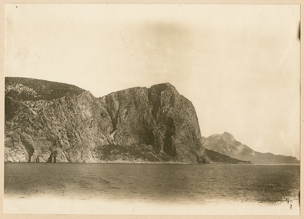 [rock formation from the Black Sea, possibly between Sevastopol and Alupka]