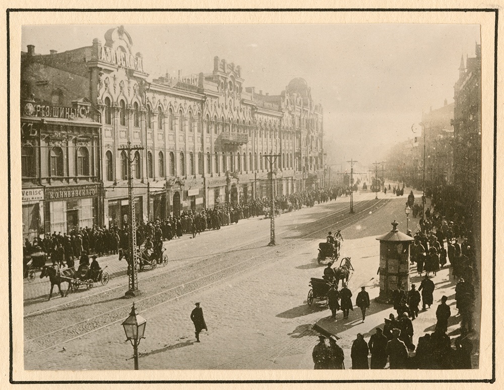[kiev street scene with horses and buggies]