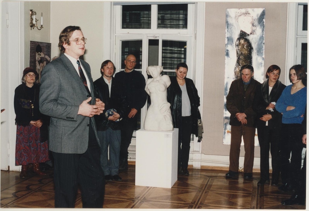 Näituse "Hingeaeg. Eesti kunst 1900-2000" avamine 12.11.1999. Näituse avab TKM-i direktor Enriko Talvistu.