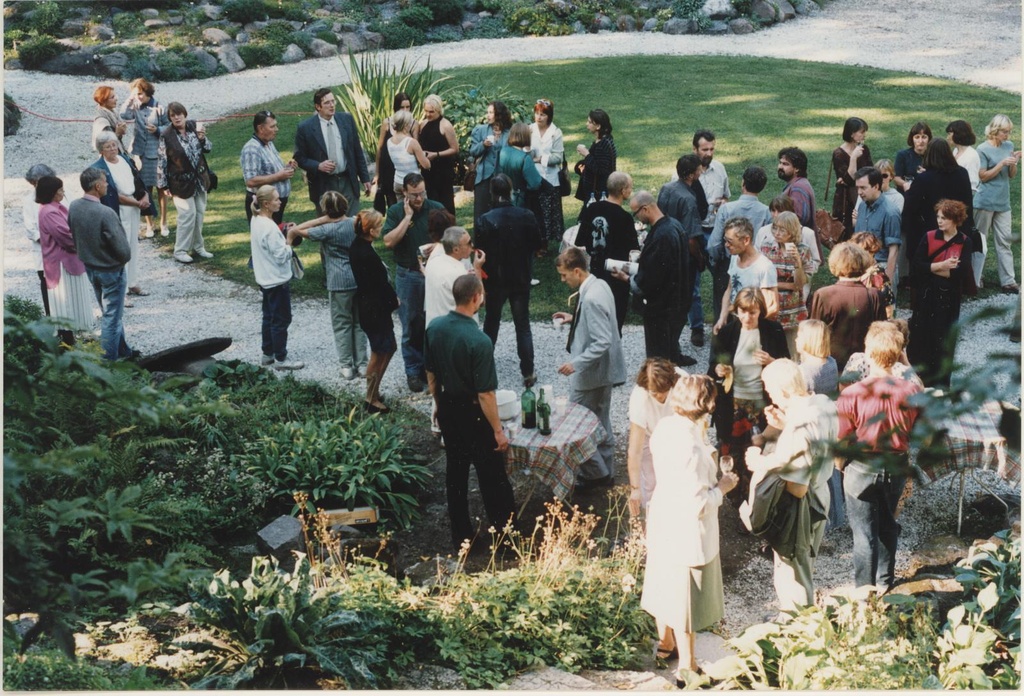 TKM-i ajalugu. Muuseumi skulptuurid TÜ Botaanikaaias 1999.a. suvel.