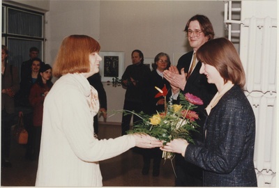 Näituse "Leedu graafika iseseisvusaastatel" avamine 26.02.1999.a. Pr. Laisaar õnnitleb Kristina Civinskienet.  similar photo